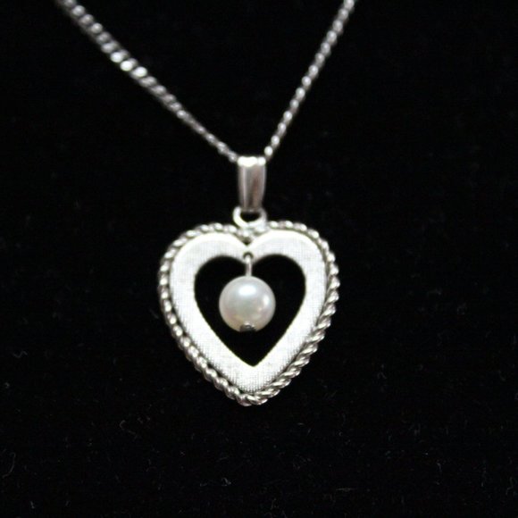 Van Dell Sterling Heart & Faux Pearl Pendant Necklace - Cross Posted - Picture 5 of 13